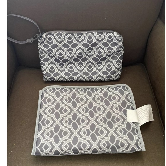 Boppy Bag BABY DIAPER BAG, CROSSBODY BAG (changing pad incl. and pochette) - Picture 2 of 10